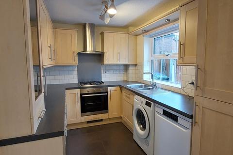 3 bedroom semi-detached house to rent, Droitwich, Worcestershire