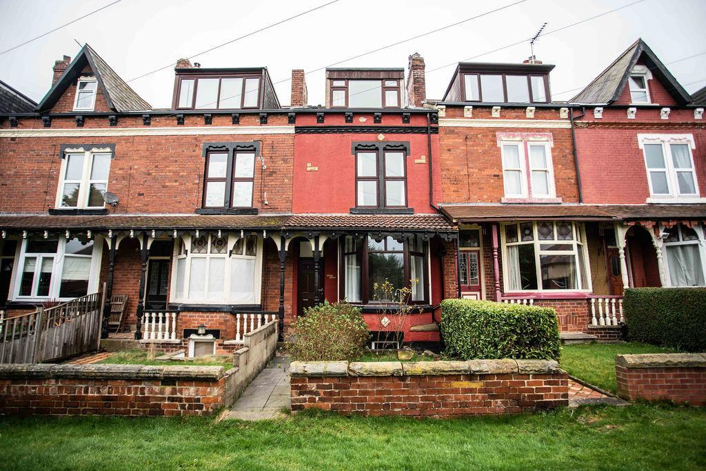 Morritt Drive, Halton, Leeds, LS15 6 bed terraced house for sale - £325,000
