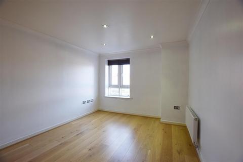 2 bedroom flat to rent, Wells Court, Pumphouse Crescent, Watford WD17