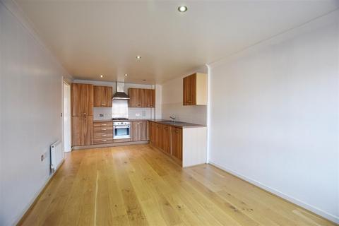 2 bedroom flat to rent, Wells Court, Pumphouse Crescent, Watford WD17