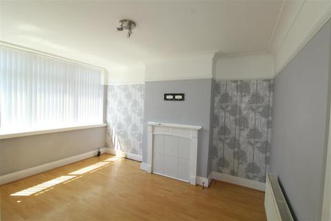 3 bedroom semi-detached house to rent, Bradford Road, Tingley