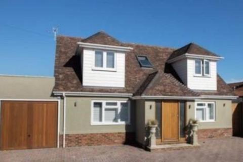 3 bedroom detached house to rent, Halliwick Gardens