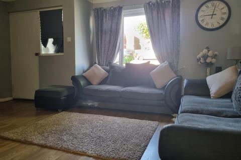 2 bedroom end of terrace house to rent, Lyall Way, Rainham