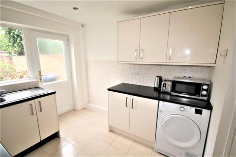 4 bedroom detached house to rent, Hallett Walk, Canterbury