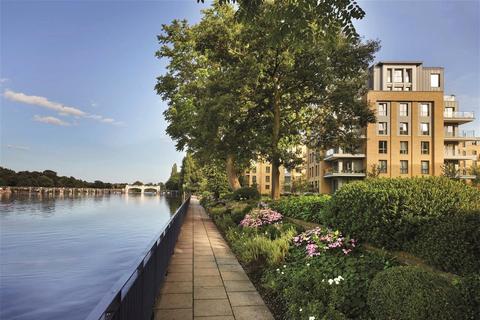 undefined, Teddington Riverside, Teddington