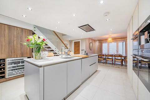4 Bat Gardens, Kingston Upon Thames, KT2 5FS