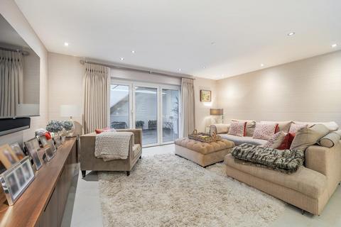 4 Bat Gardens, Kingston Upon Thames, KT2 5FS