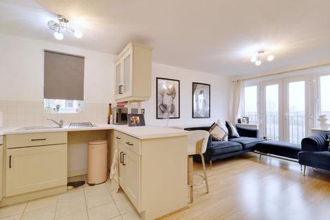 2 bedroom flat for sale, Plover House, Rainham RM13