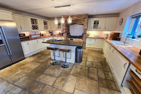 5 bedroom semi-detached house for sale, Hobland Road, Bradwell