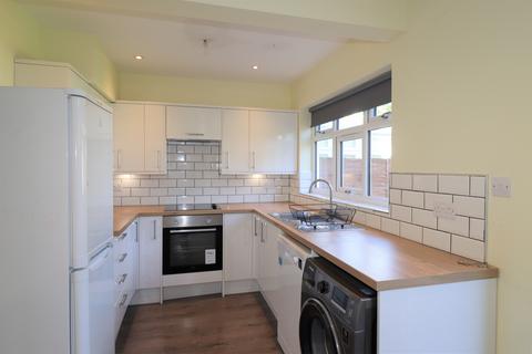 3 bedroom semi-detached house to rent, Endsleigh Gardens, Hersham KT12