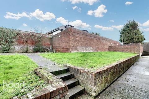3 Lowe Close, Chigwell, IG7 4LP
