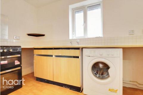 2 bedroom apartment to rent, Greenslade Road, BARKING