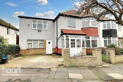 4 bedroom semi-detached house for sale, Wensleydale Avenue, Clayhall