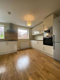 4 bedroom terraced house to rent, Paul Gardens, Croydon