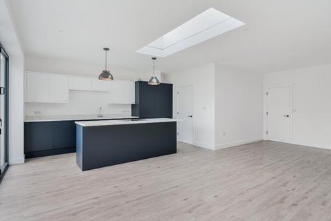 10 Filby Road, Chessington, KT9 2AG