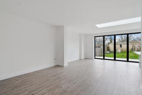 10 Filby Road, Chessington, KT9 2AG