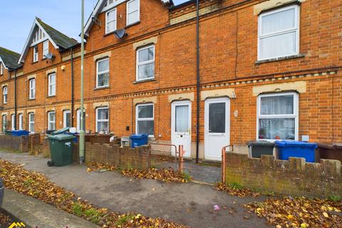 3 bedroom terraced house to rent, Avenue Road, Banbury OX16