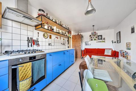 2 bedroom flat for sale, Gautrey Road, Nunhead