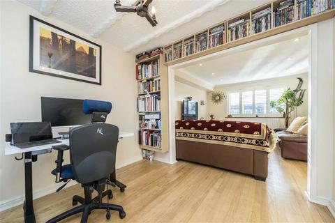 3 bedroom semi-detached house for sale, Somertrees Avenue, London SE12