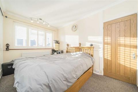 3 bedroom semi-detached house for sale, Somertrees Avenue, London SE12