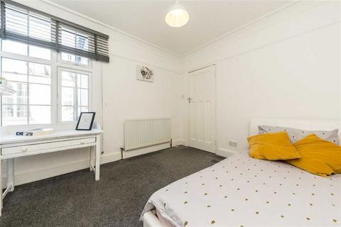 2 bedroom flat for sale, High Street, Teddington TW11