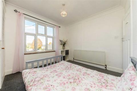 2 bedroom flat for sale, High Street, Teddington TW11