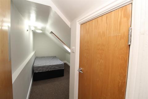 3 bedroom flat to rent, Colum Road, Cathays CF10