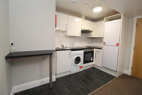 3 bedroom flat to rent, Colum Road, Cathays CF10