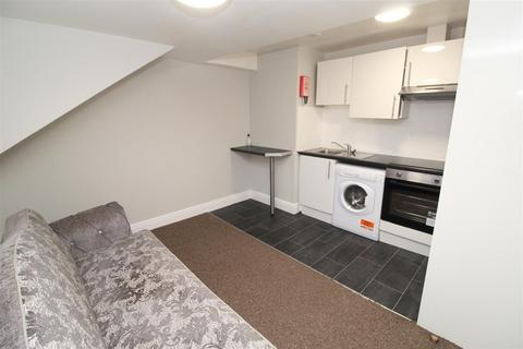 3 bedroom flat to rent, Colum Road, Cathays CF10