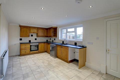 4 bedroom terraced house for sale, Manor Close, Witchford CB6