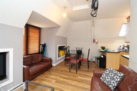 3 bedroom flat to rent, 131 Cyncoed Road, Cardiff CF23