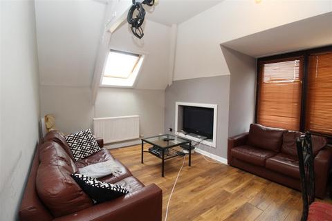 3 bedroom flat to rent, 131 Cyncoed Road, Cardiff CF23