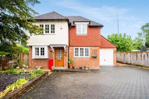 4 bedroom detached house to rent, Quality Street, Merstham RH1