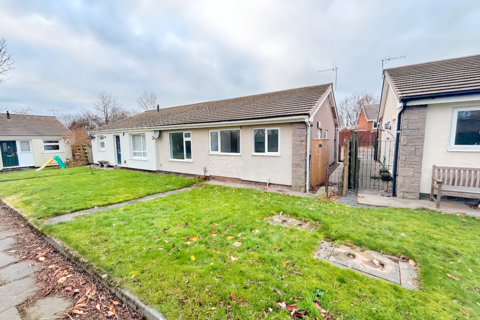 3 bedroom semi-detached bungalow to rent, West Thorns Walk, Whickham NE16