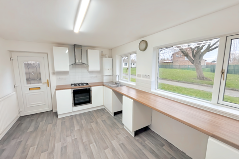 3 bedroom semi-detached bungalow to rent, West Thorns Walk, Whickham NE16