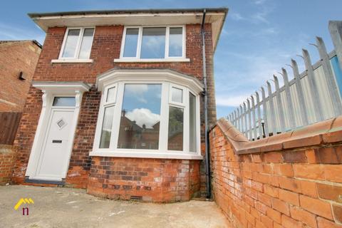 2 bedroom flat to rent, Bloomhill Road, Doncaster DN8