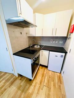 Studio to rent, SE5 8TR