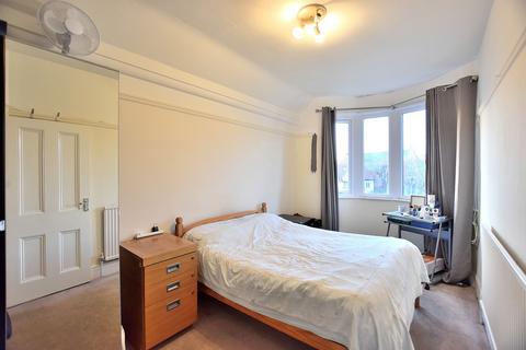 2 bedroom flat for sale, Queens Avenue, London, Greater London. N21