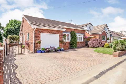 3 bedroom detached house for sale, Ennerdale Avenue, Dewsbury WF12