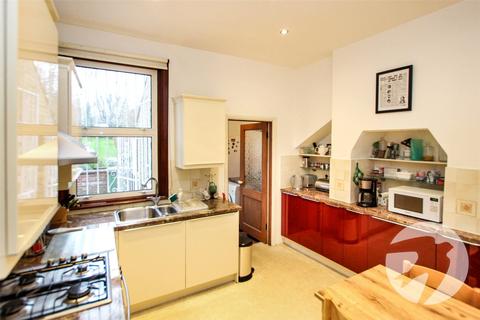 4 bedroom semi-detached house for sale, Dunvegan Road, London, SE9