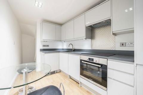 2 bedroom flat for sale, The Green, Twickenham TW2