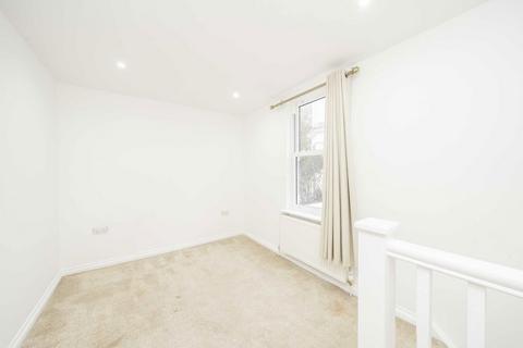 2 bedroom flat for sale, The Green, Twickenham TW2