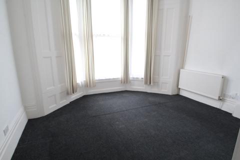 2 bedroom apartment to rent, Alexandra Grove, Finchley, London, N12