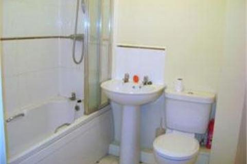 3 bedroom flat to rent, 3 Bedroom Ground Floor Flat