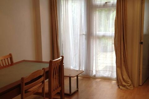 3 bedroom flat to rent, 3 Bedroom Ground Floor Flat