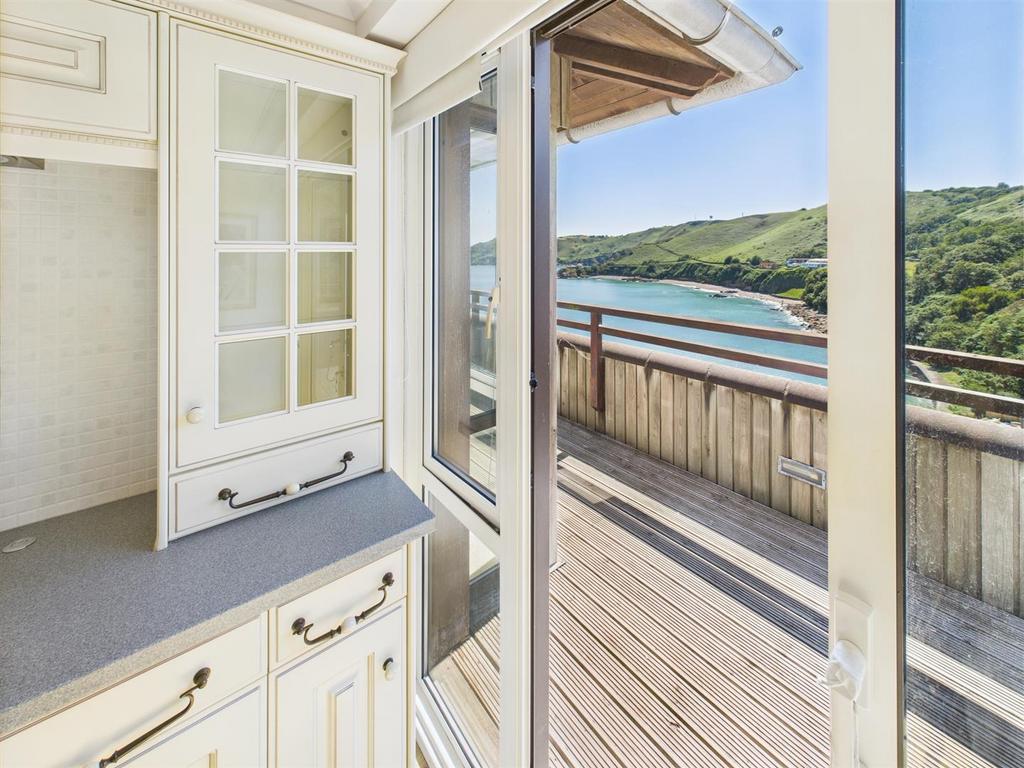 CAM04099 G0-PR0135-STILL036.jpg