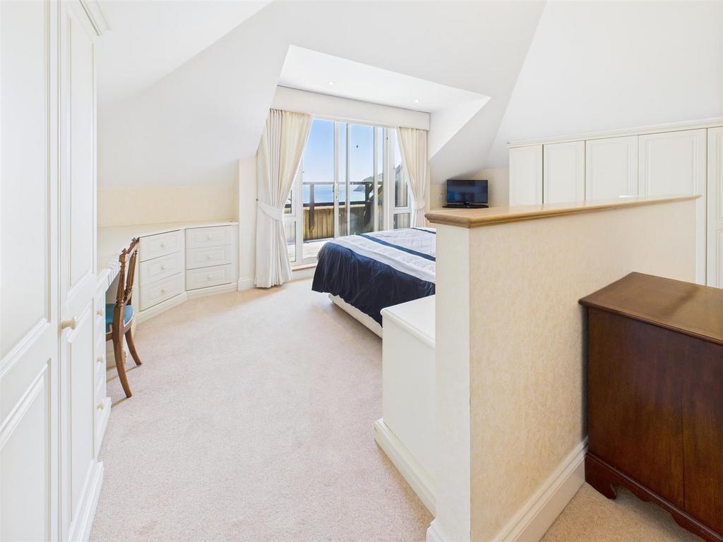 CAM04099 G0-PR0135-STILL026.jpg