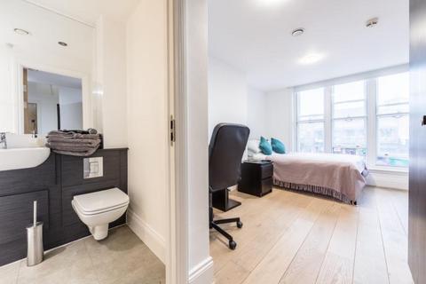 Studio to rent, The Bruce Building, City Centre