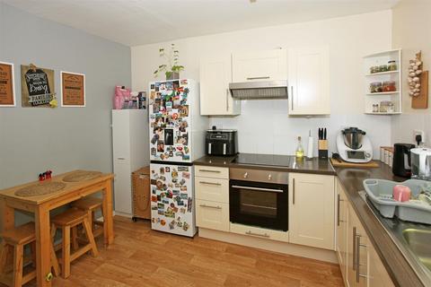 1 bedroom flat for sale, Beaconsfield, Brookside