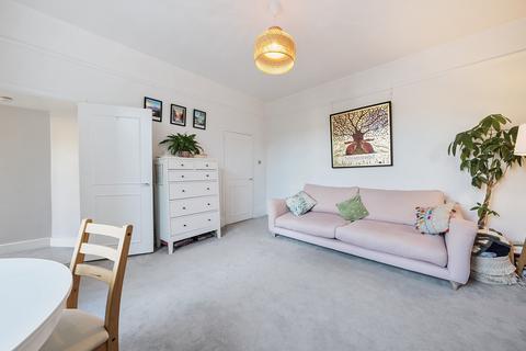 1 bedroom flat to rent, Merton Road, London SW19